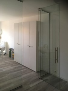vetrata ufficio divisorio vetro ufficio porta vetro basculante pareti vetro pordenone treviso udine divisorio vetro chiusura vetro porta battente vetro (11)